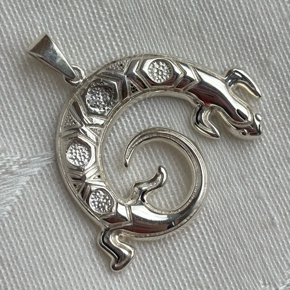 Sterling Silver Salamander or Lizard Pendant - Picture 3 of 6